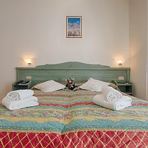 https://hotel-aurora-rocca-pietore.hotelinveneto.com